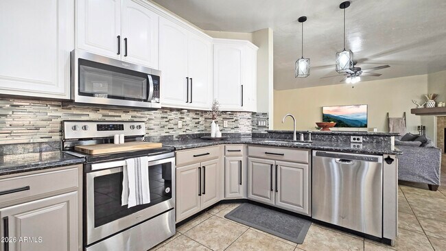 Building Photo - 13888 W Wilshire Dr