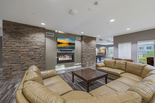 Building Photo - 5350 E Deer Valley Dr