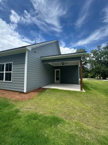 Building Photo - 201 Oak Ave