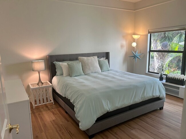 Building Photo - Luxurious 3 Bed 4 Bath Private Single-Story Sanctuary on 1.2 acres