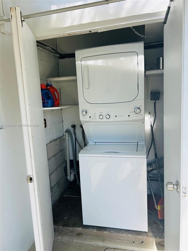 Building Photo - 1729 N 16th Ct