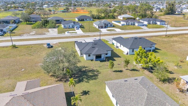 Building Photo - 1021 Chiquita Blvd N