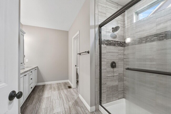 Building Photo - 1605 Labrador Dr