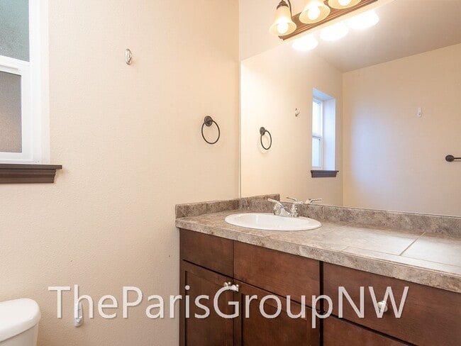 Building Photo - Super 2012 Shoreline Home – Upgrades, Wood Flrs, 3car Grg+++