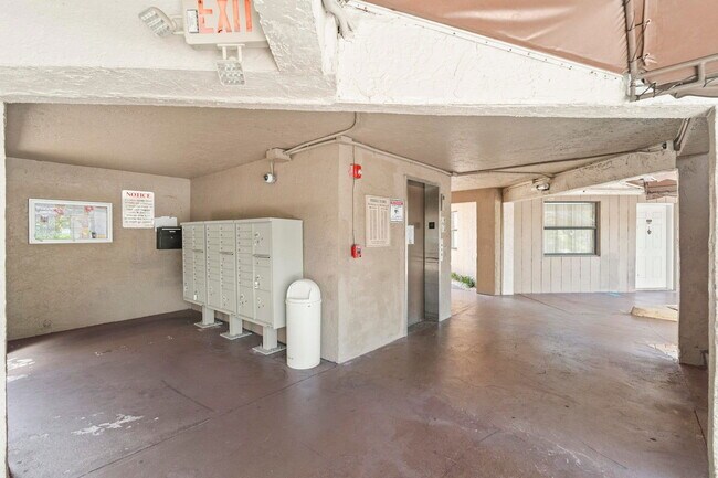 Building Photo - 8777 Shadow Wood Blvd