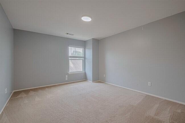 Building Photo - 3927 Flatwood Dr