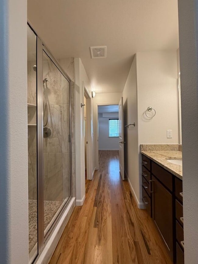 Building Photo - Fully Upgraded Executive Home For Lease