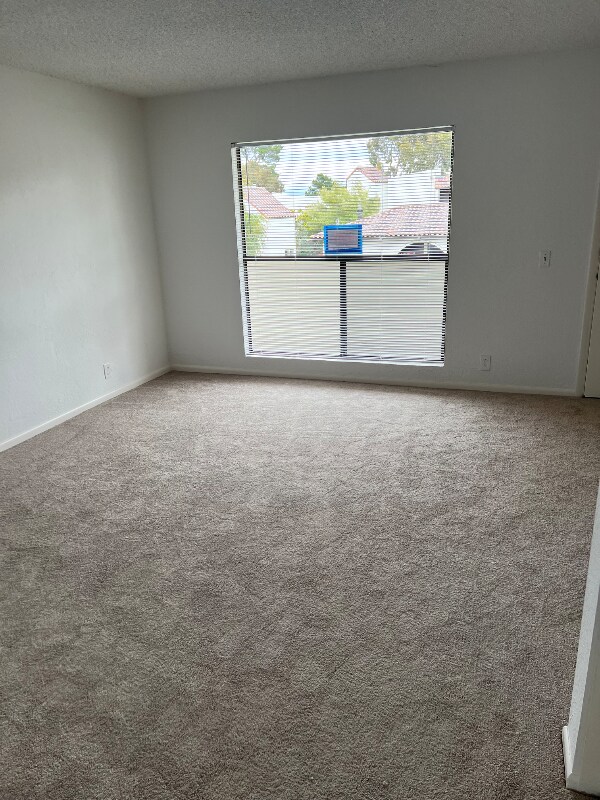 Building Photo - 500 Glenwood Cir