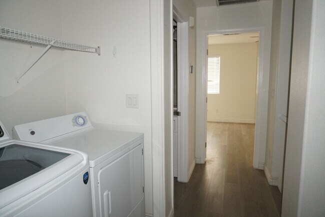 Building Photo - 4 Bedroom Home in Henderson NV!