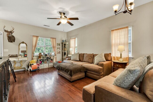 Building Photo - 122 Neely Cir NE