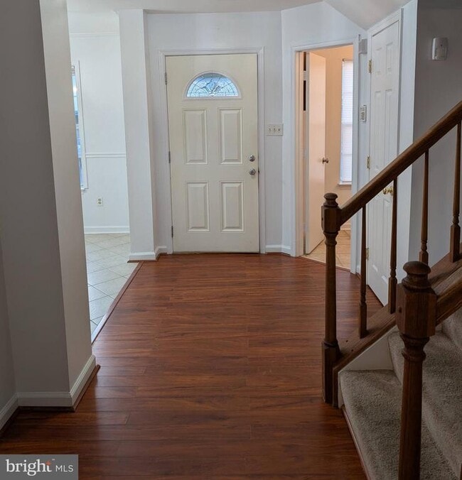 Building Photo - 702 Wind Ridge Dr
