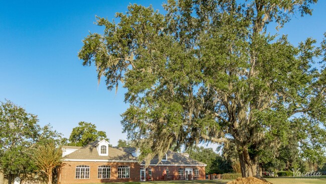 Building Photo - Villas of Hickory Hills