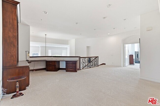 Building Photo - 6003 County Oak Rd