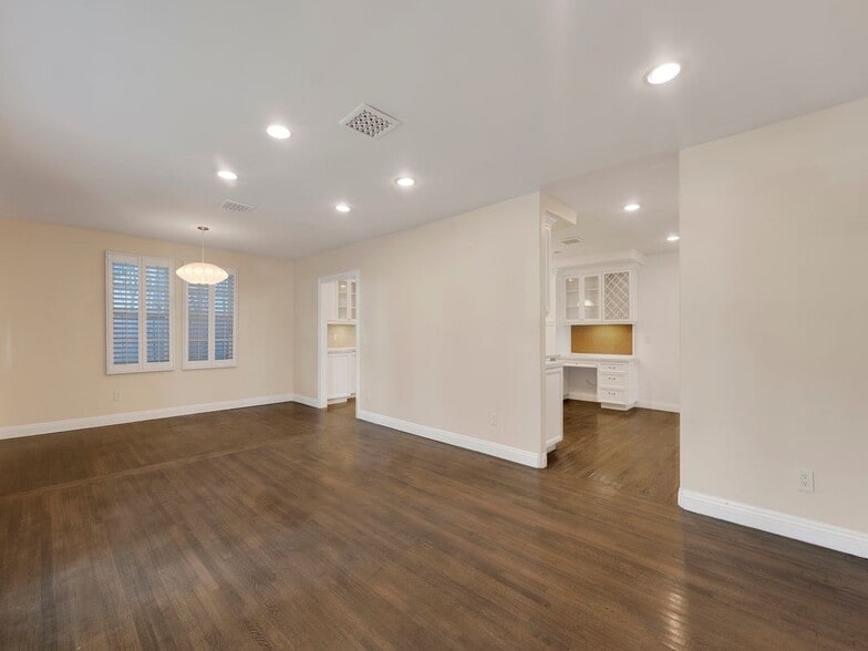 Building Photo - 4231 Stern