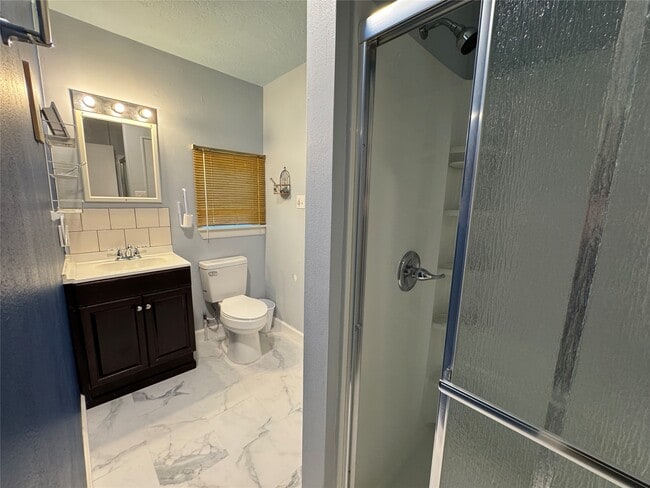 Building Photo - 2300 Bowler Rd