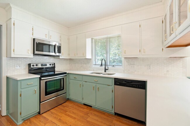 Building Photo - 3 Bedroom Contemporary Carolina Trace Home...