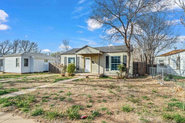 Building Photo - Cozy Home, Minutes from Texas Tech & Downt...