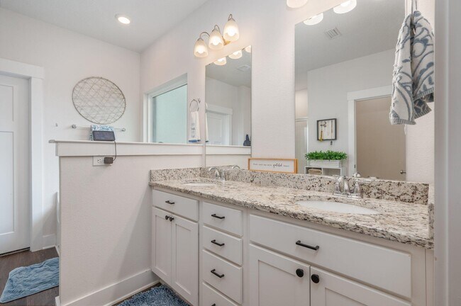 Building Photo - 1126 Valor Walk