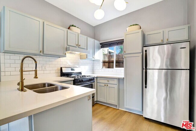 Building Photo - 744 N Sierra Bonita Ave