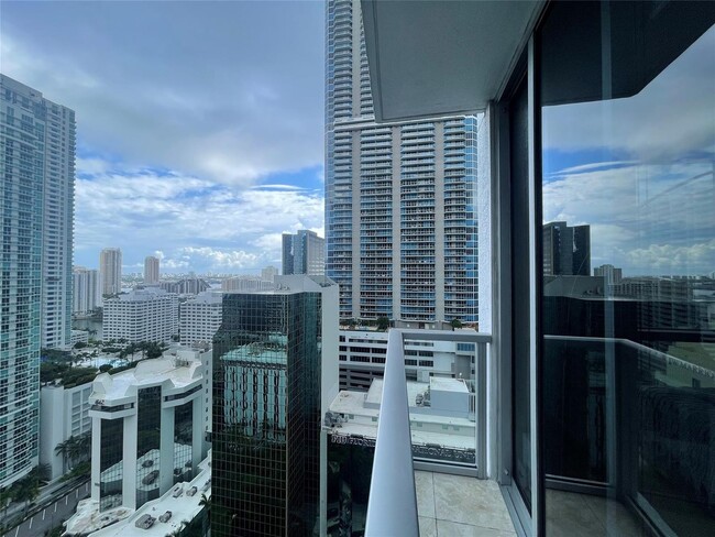 Building Photo - 1060 Brickell Ave