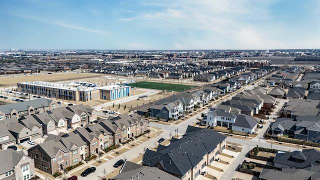 Building Photo - 3773 Wellesley Ave