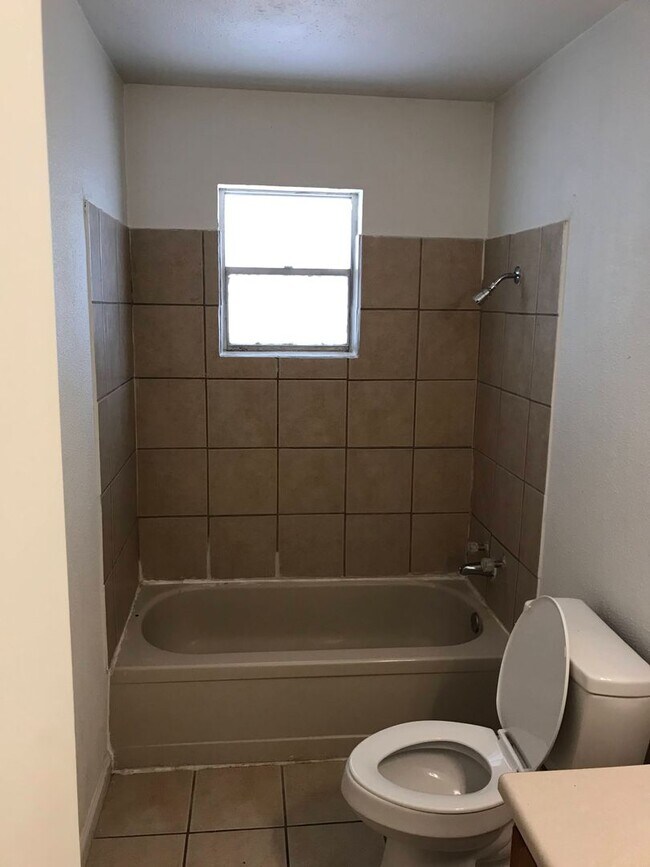 Building Photo - 19th St