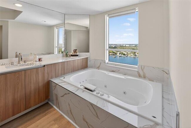 Building Photo - 21050 Point Pl