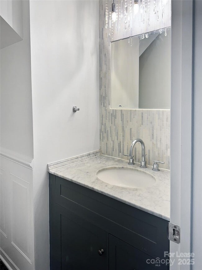 Building Photo - 8509 Golf Ridge Dr