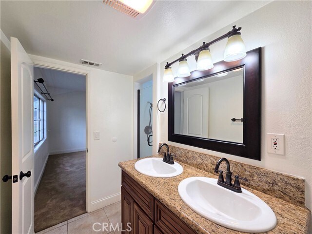 Building Photo - 10422 S Oakhaven Dr