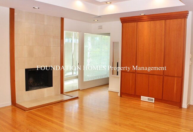Building Photo - 33 College Ct
