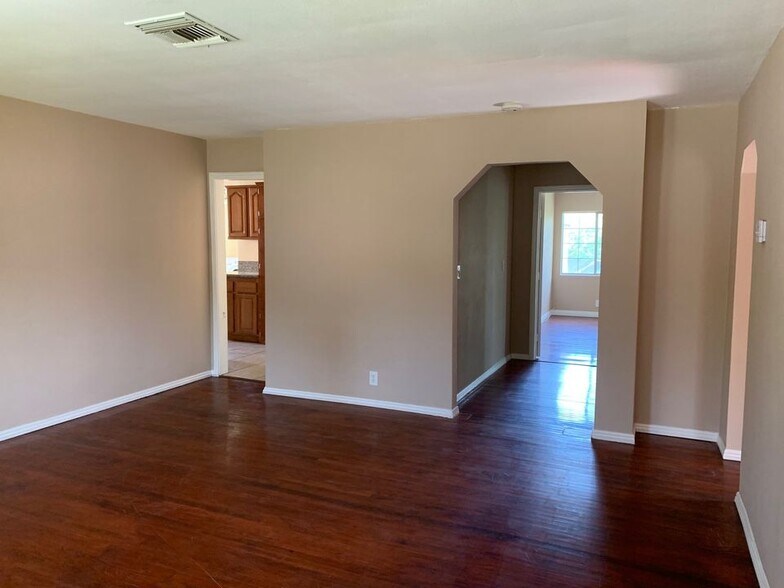 Building Photo - 1320 3 Ranch Rd