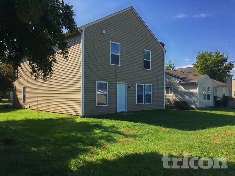 Building Photo - 1829 Oakdale Green Dr