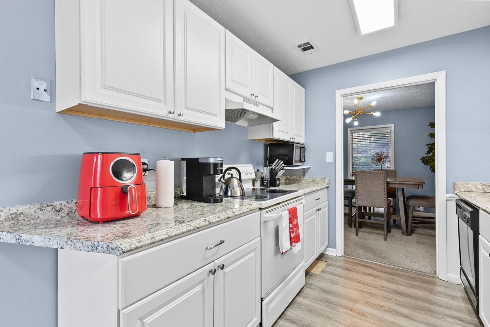 Building Photo - 8740 Roswell Rd