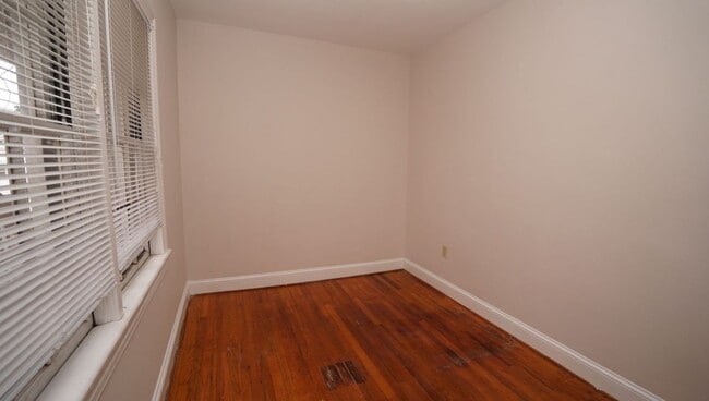 Building Photo - 14 Tallman St