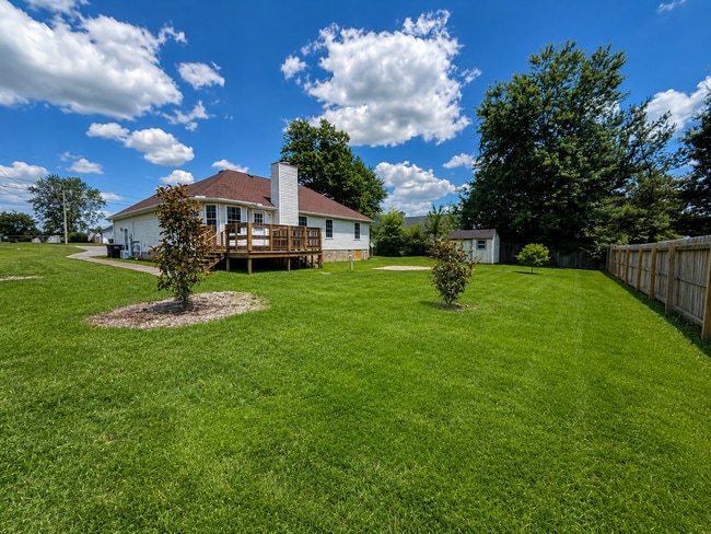 Building Photo - *Move In Special* Charming 3BR/2BA Home in Greenbrier