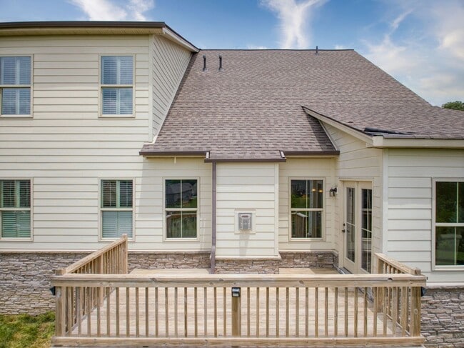 Building Photo - Rental Home available in the Falls Grove Community!