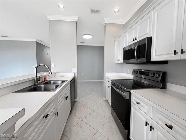 Building Photo - 8550 Kingbird Loop