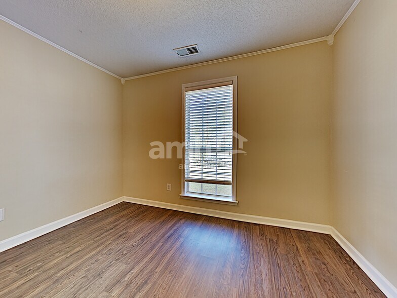 Building Photo - 11215 Wolf Woods Dr
