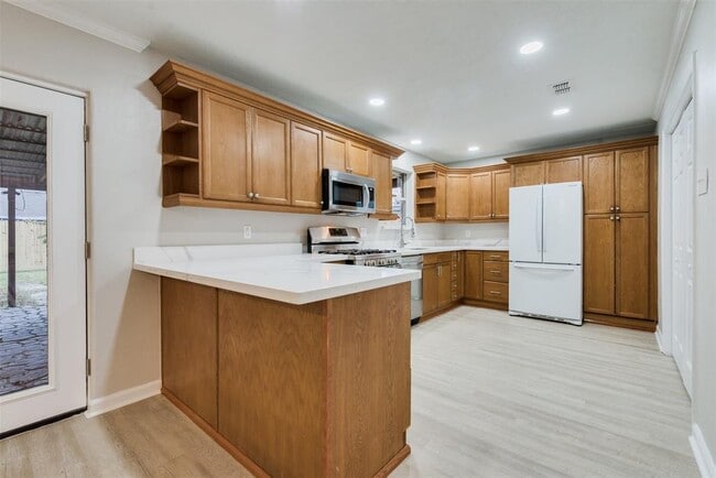 Building Photo - 2626 Hillshire Dr