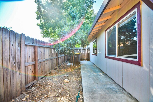 Building Photo - 3818 Otto Dr