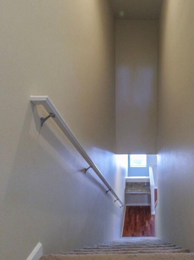 Building Photo - 2 Bedroom Townhome Coming soon !!