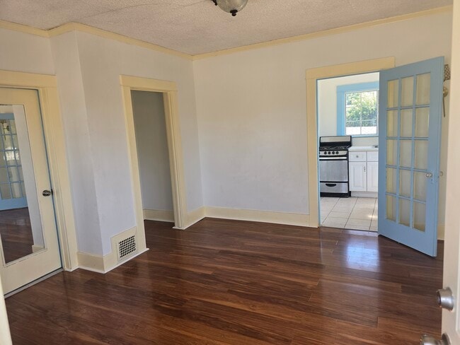 Building Photo - 976 Manzanita St