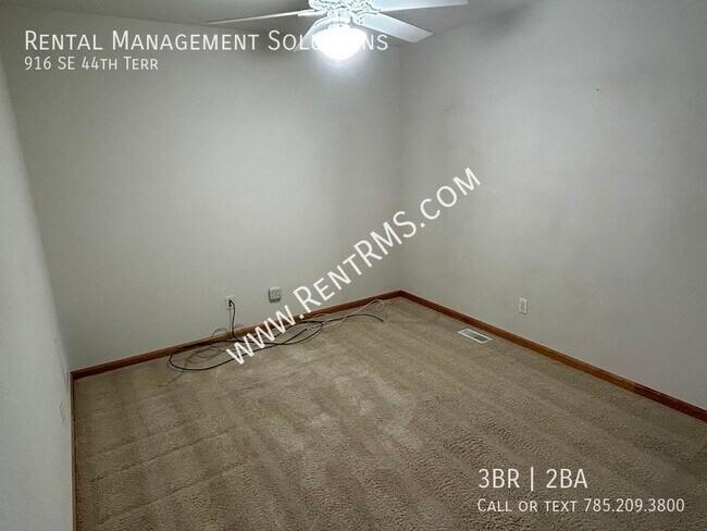 Building Photo - 916 SE 44th Terrace