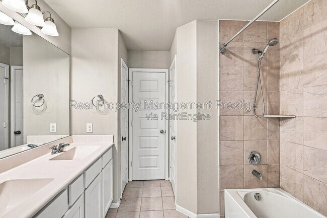 Building Photo - 7333 Hinsdale Dr