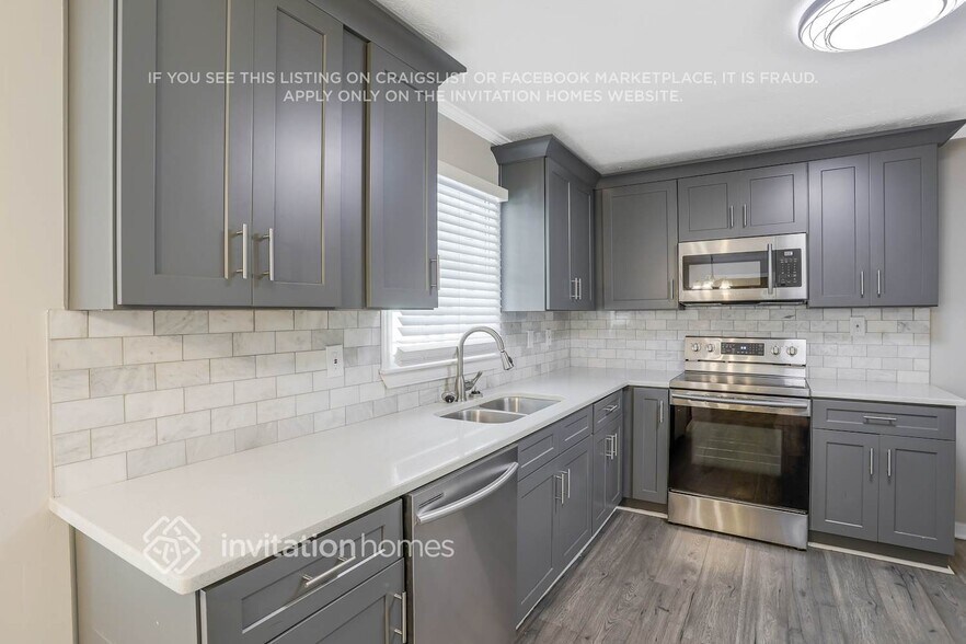 Building Photo - 2865 Castle Dr SW