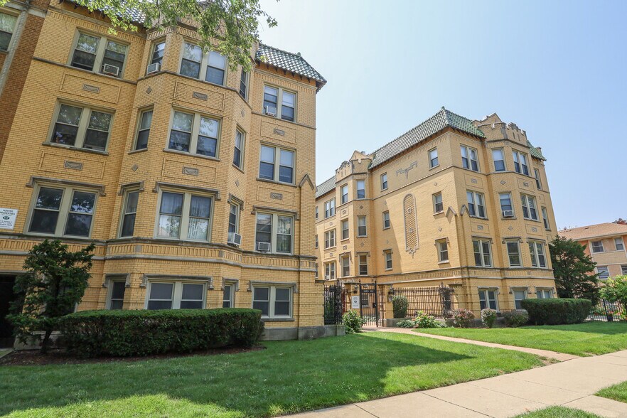 Building Photo - 1624 W Lunt Ave