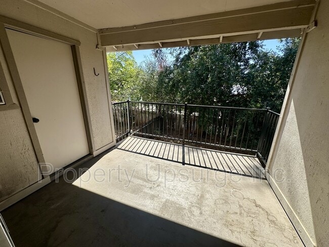 Building Photo - 1063 Del Sol Pl