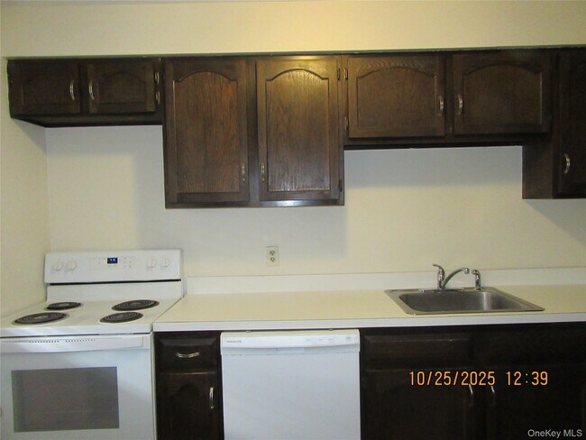 Building Photo - 41 Weathervane Dr