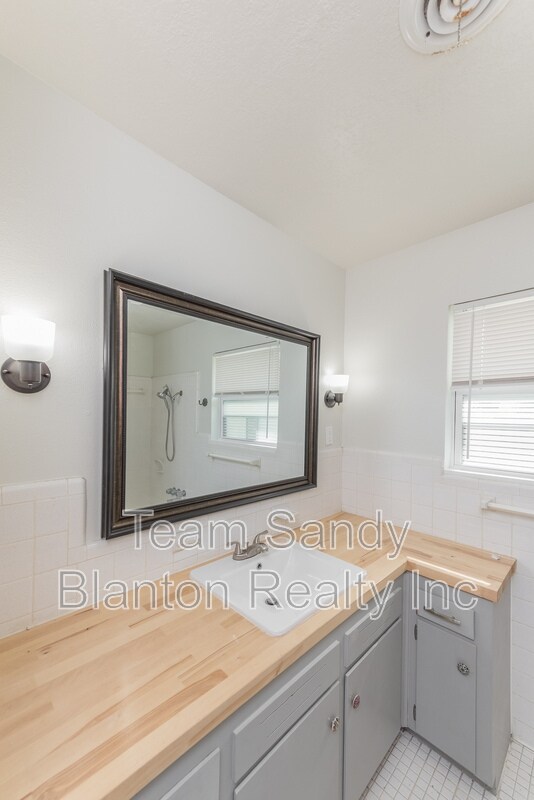 Building Photo - 3995 Tom Ln Dr