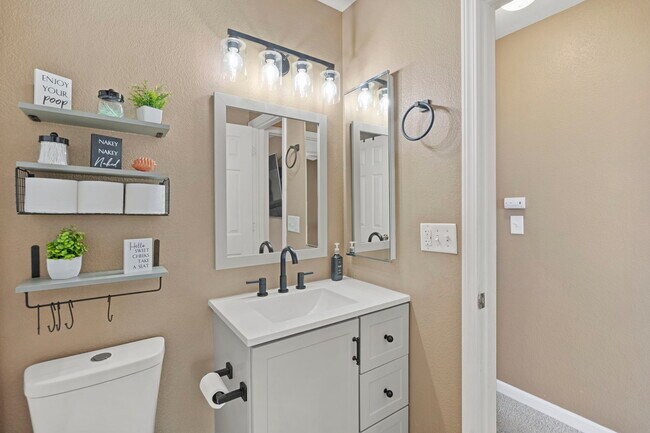 Building Photo - 7356 Coral Ridge Dr